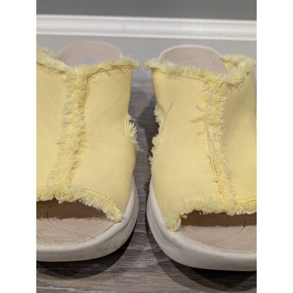 Bzees Serendipidy SZ 9.5M Women’s Yellow Frayed Slide On Sandals Shoes - Picture 3 of 16